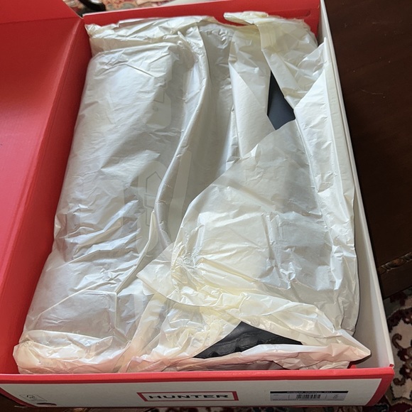 Hunter Women’s Original Tall Navy Rain Boot. - Picture 5 of 9